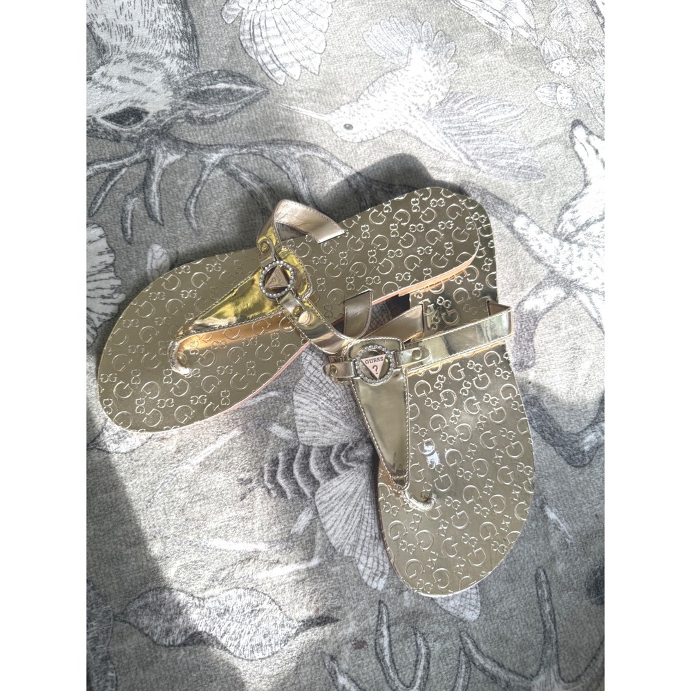 Mcbling y2k Guess Womens Gold Metallic Logo Thong Sandals Rhinestone Size 10